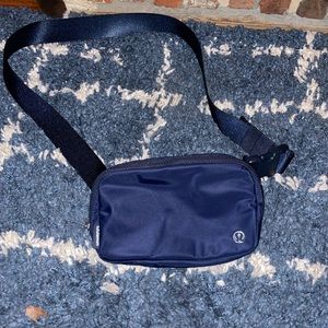 Lululemon everywhere belt bag